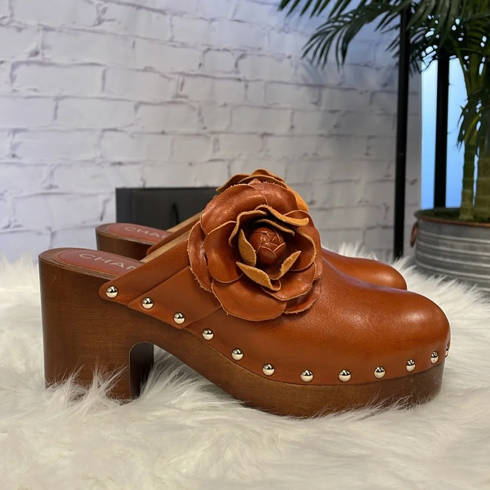 CHANEL leather clog